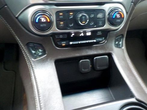 Used 2019 Chevrolet Suburban LT image 19