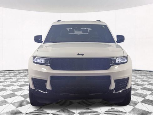 New 2025 Jeep Grand Cherokee L Altitude image 3