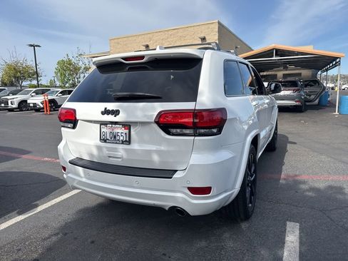 Used 2019 Jeep Grand Cherokee Altitude RWD image 3