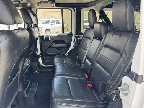 Used 2018 Jeep Wrangler Unlimited Sahara w/ LED Lighting Group AWD/4WD image 18