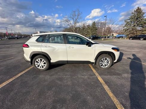 Used 2023 Toyota Corolla Cross L image 2