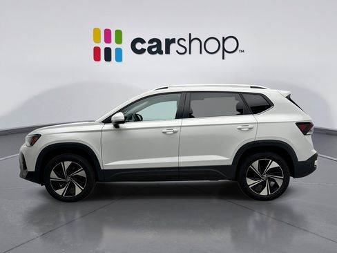 Used 2025 Volkswagen Taos SE image 2