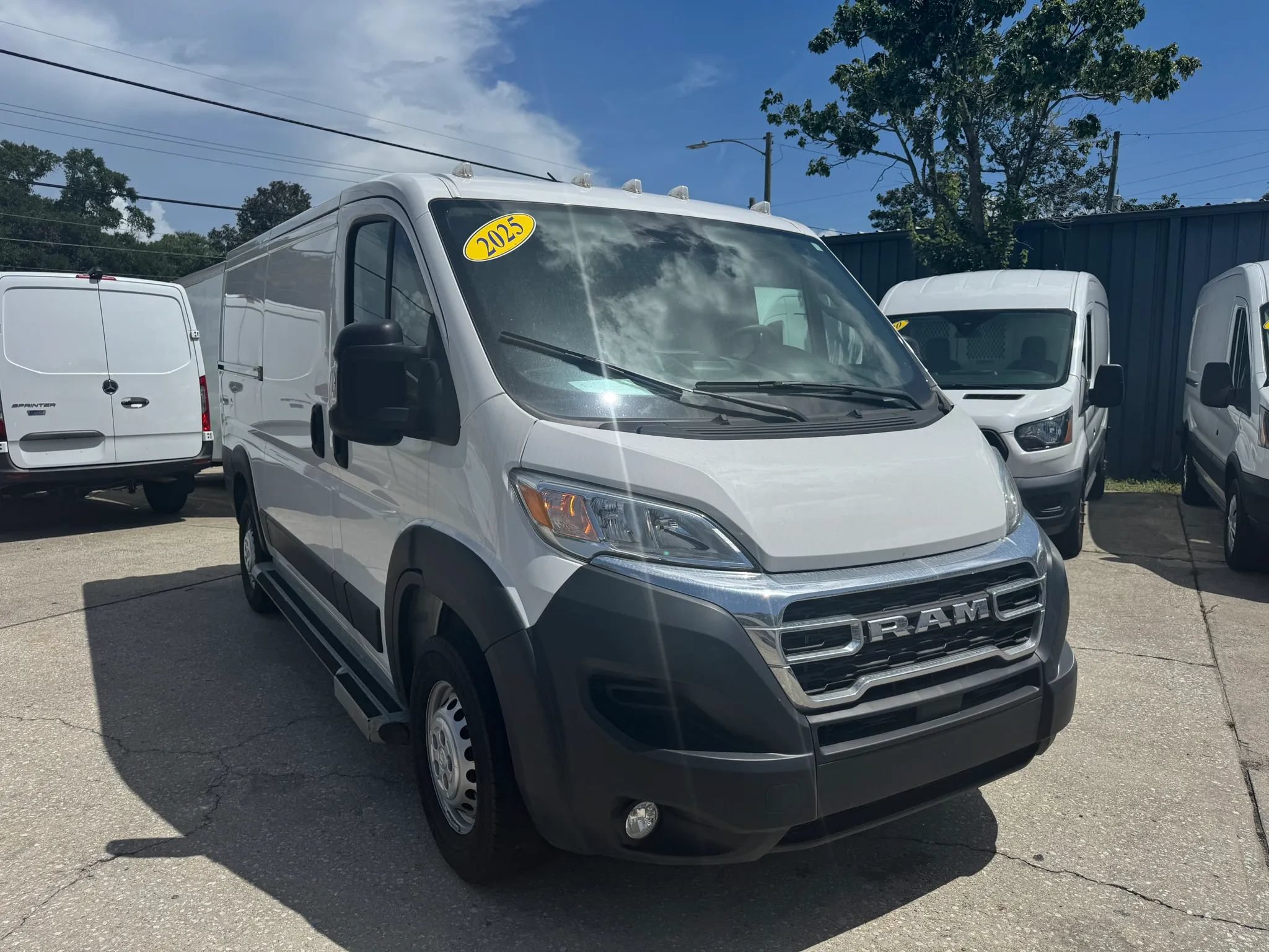 Used 2025 RAM ProMaster 2500 w/ U-Haul Equipment Group FWD image 3