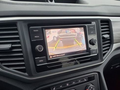 Used 2022 Volkswagen Atlas Cross Sport SE image 28