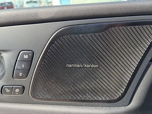 Certified 2023 Volvo XC60 B5 Plus w/ Climate Package image 13