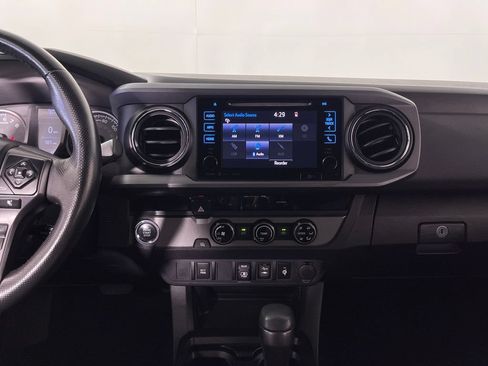 Used 2018 Toyota Tacoma TRD Sport RWD image 25