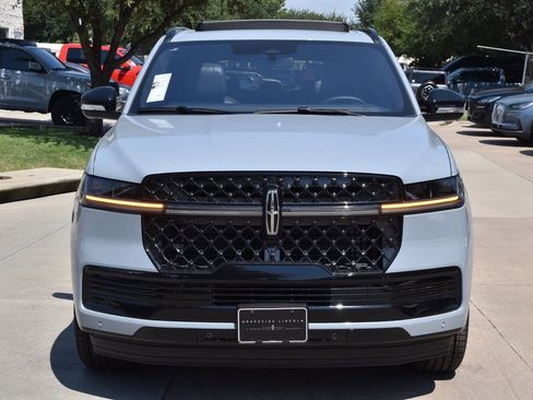 New 2025 Lincoln Navigator L Reserve w/ Jet Appearance Package image 2