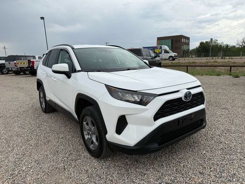 Used 2022 Toyota RAV4 LE AWD/4WD image 2
