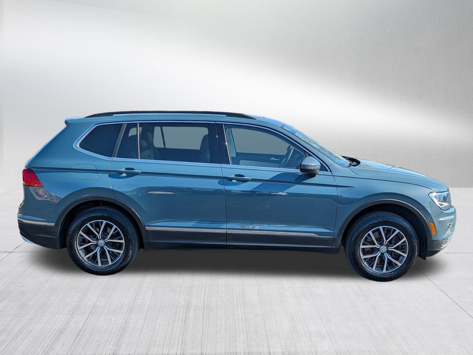 Used 2020 Volkswagen Tiguan SE w/ Panoramic Sunroof Package AWD/4WD image 8