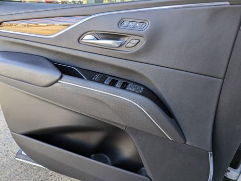 Used 2022 Cadillac Escalade Premium Luxury w/ Performance Package image 31