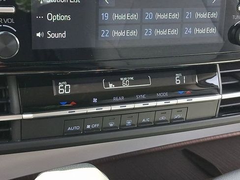 Used 2024 Toyota Sienna LE FWD image 15