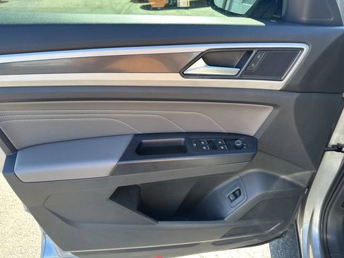 Used 2021 Volkswagen Atlas SE w/ Panoramic Sunroof Package image 17