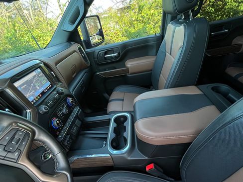 Used 2023 Chevrolet Silverado 2500 High Country w/ Z71 Off-Road Package AWD/4WD image 39
