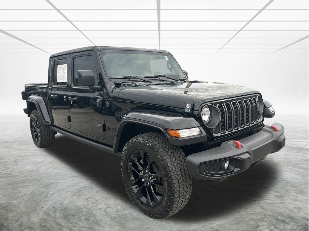 Used 2025 Jeep Gladiator Sport AWD/4WD image 2