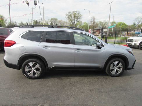 Used 2024 Subaru Ascent Premium w/ Convenience Package image 5