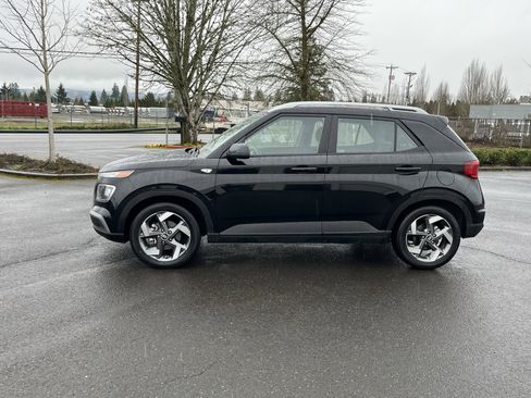 Used 2022 Hyundai Venue SEL image 2