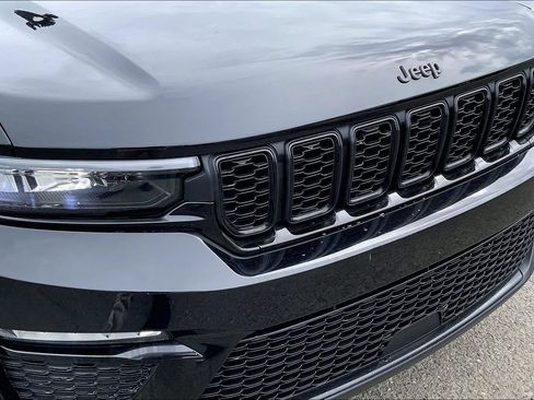 Certified 2024 Jeep Grand Cherokee Limited w/ Black Appearance Package AWD/4WD image 29