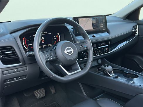 Used 2024 Nissan Rogue SL w/ SL Premium Package FWD image 10