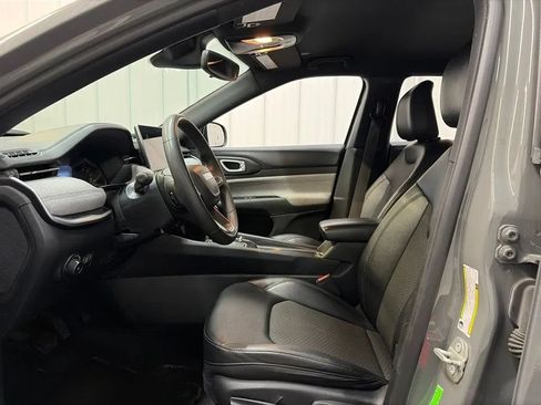 Used 2024 Jeep Compass Latitude AWD/4WD image 12