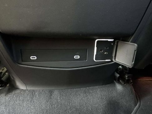 Used 2022 Cadillac Escalade Luxury RWD image 17