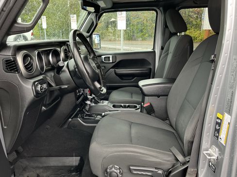 Used 2021 Jeep Gladiator Willys image 13