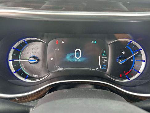 Used 2023 Chrysler Pacifica Pinnacle FWD image 24