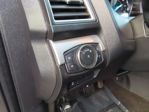 Used 2017 Ford Explorer XLT w/ Equipment Group 202A image 13