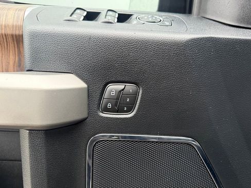 Used 2019 Ford F150 Lariat image 7