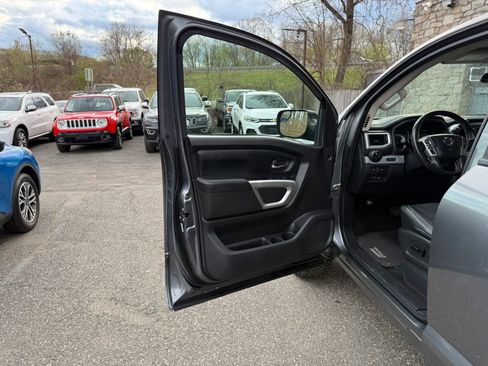 Used 2019 Nissan Titan PRO-4X image 36