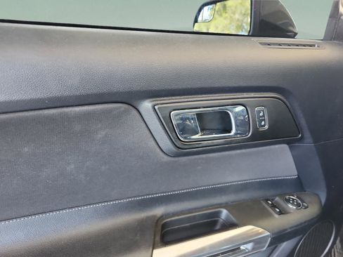 Used 2016 Ford Mustang Coupe RWD image 15