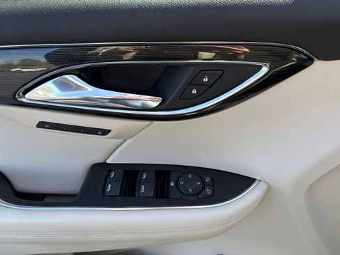 Used 2023 Buick Envision Essence AWD/4WD image 19