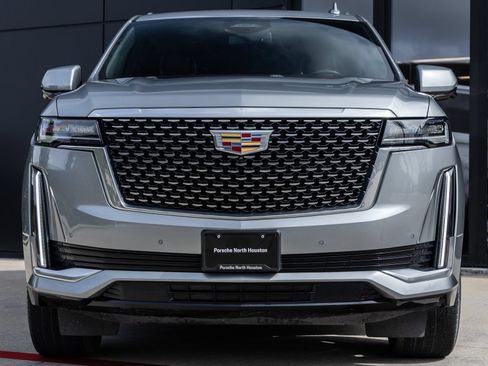 Used 2024 Cadillac Escalade Luxury RWD image 4