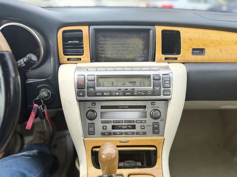 Used 2002 Lexus SC 430 Convertible image 16