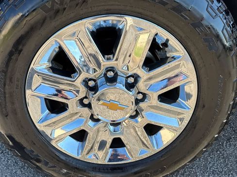 Used 2024 Chevrolet Silverado 2500 High Country w/ Technology Package AWD/4WD image 54