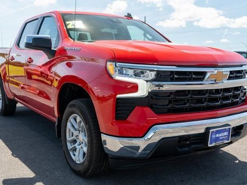 Used 2023 Chevrolet Silverado 1500 LT AWD/4WD image 4