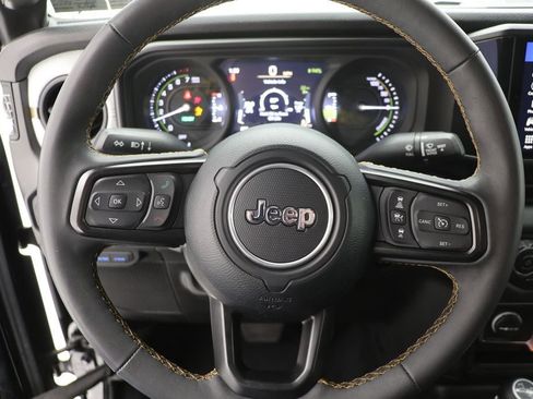 Used 2024 Jeep Wrangler Unlimited w/ Convenience Group image 17