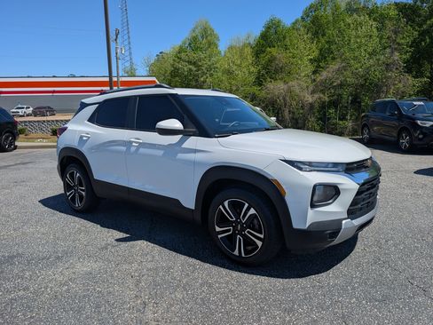 Used 2021 Chevrolet TrailBlazer LT w/ Convenience Package image 3