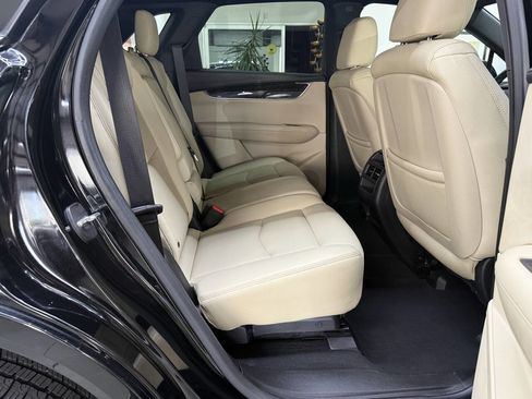 Used 2018 Cadillac XT5 FWD image 15