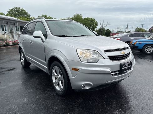 Used 2014 Chevrolet Captiva Sport LT FWD image 3