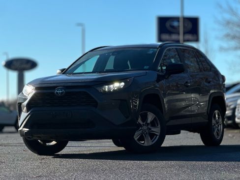 Used 2022 Toyota RAV4 LE image 1