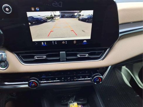 Used 2025 Chevrolet Equinox ACTIV w/ Safety and Technology Package FWD image 15