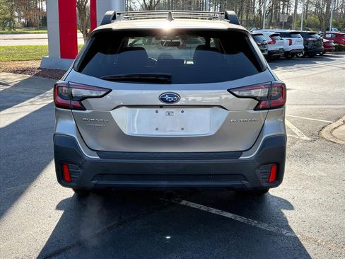 Used 2020 Subaru Outback Premium image 6