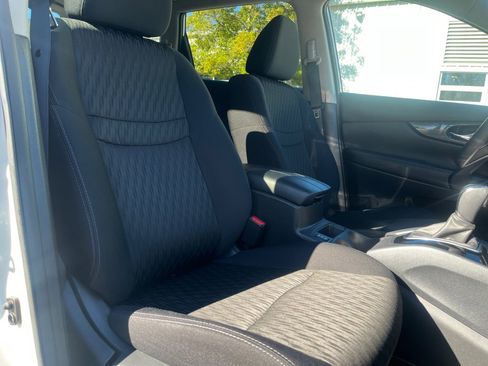 Used 2017 Nissan Rogue SV w/ Midnight Edition image 28