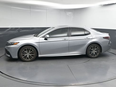 Certified 2024 Toyota Camry SE image 5