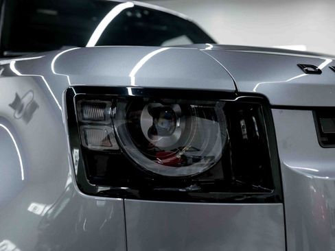 Used 2023 Land Rover Defender 130 SE image 16