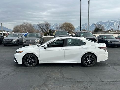 Used 2022 Toyota Camry SE image 8