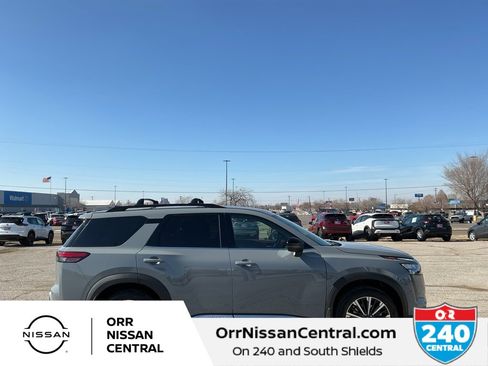 New 2026 Nissan Pathfinder Platinum image 4