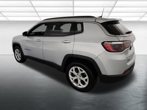 Used 2024 Jeep Compass Latitude AWD/4WD image 6