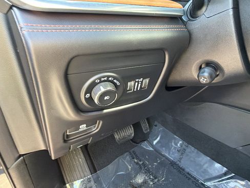 Used 2025 Jeep Grand Cherokee Summit AWD/4WD image 25