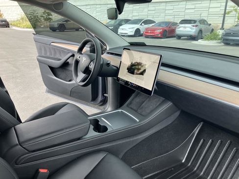 Used 2023 Tesla Model Y Performance AWD/4WD image 21